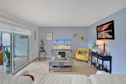 Купить кондоминиум в Холливуд, Флорида 2 спальни, 81.75м2, № 1862458 - фото 5