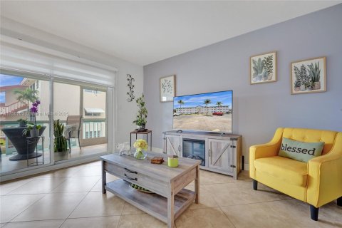 Купить кондоминиум в Холливуд, Флорида 2 спальни, 81.75м2, № 1862458 - фото 1