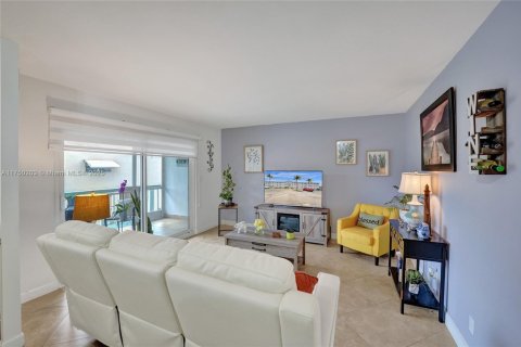 Купить кондоминиум в Холливуд, Флорида 2 спальни, 81.75м2, № 1862458 - фото 3