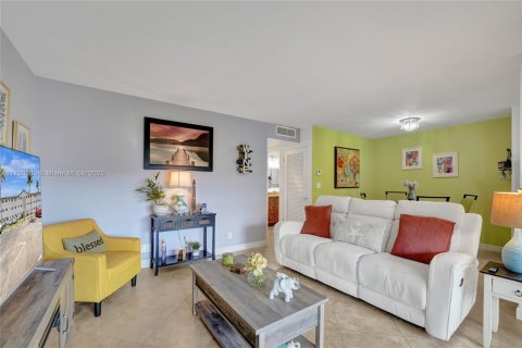 Купить кондоминиум в Холливуд, Флорида 2 спальни, 81.75м2, № 1862458 - фото 9