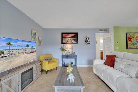 Купить кондоминиум в Холливуд, Флорида 2 спальни, 81.75м2, № 1862458 - фото 7