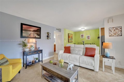 Купить кондоминиум в Холливуд, Флорида 2 спальни, 81.75м2, № 1862458 - фото 10