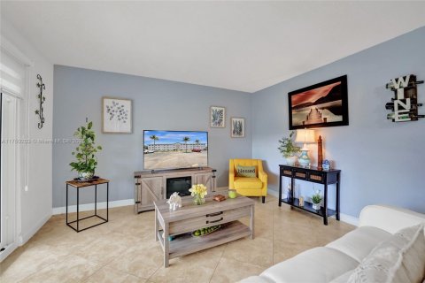 Купить кондоминиум в Холливуд, Флорида 2 спальни, 81.75м2, № 1862458 - фото 6