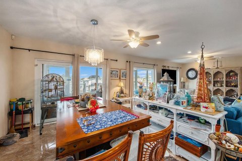 House in Saint Petersburg, Florida 4 bedrooms, 224.82 sq.m. № 1808079 - photo 14