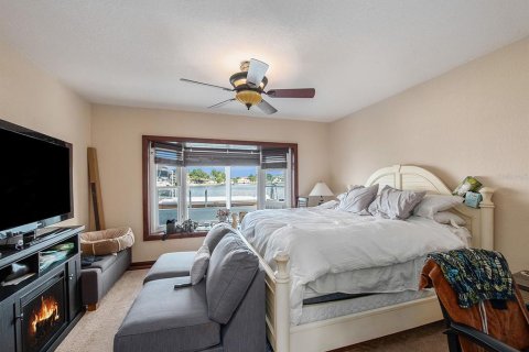 House in Saint Petersburg, Florida 4 bedrooms, 224.82 sq.m. № 1808079 - photo 23