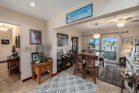 House in Saint Petersburg, Florida 4 bedrooms, 224.82 sq.m. № 1808079 - photo 13