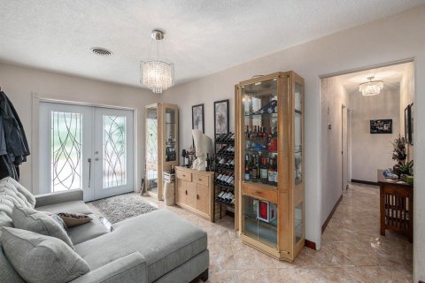 House in Saint Petersburg, Florida 4 bedrooms, 224.82 sq.m. № 1808079 - photo 12
