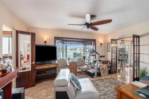 House in Saint Petersburg, Florida 4 bedrooms, 224.82 sq.m. № 1808079 - photo 17