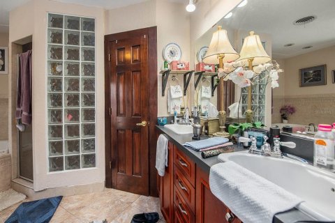 House in Saint Petersburg, Florida 4 bedrooms, 224.82 sq.m. № 1808079 - photo 22