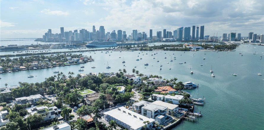 Студия в кондо в Майами-Бич, Флорида № 1997271