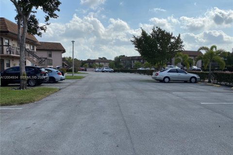 Copropriété à louer à Pembroke Pines, Floride: 2 chambres, 74.88 m2 № 2170566 - photo 5