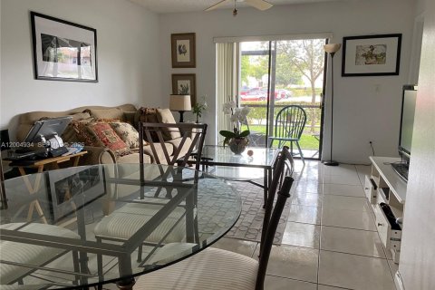 Condo à Pembroke Pines, Floride, 2 chambres  № 2170566