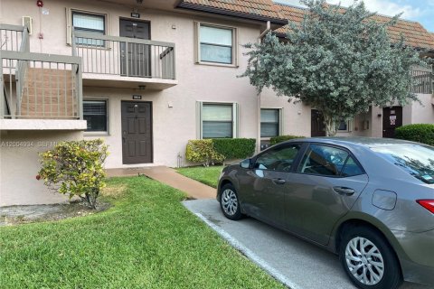 Copropriété à louer à Pembroke Pines, Floride: 2 chambres, 74.88 m2 № 2170566 - photo 2