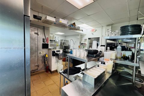 Propiedad comercial en venta en Deerfield Beach, Florida № 2000640 - foto 6