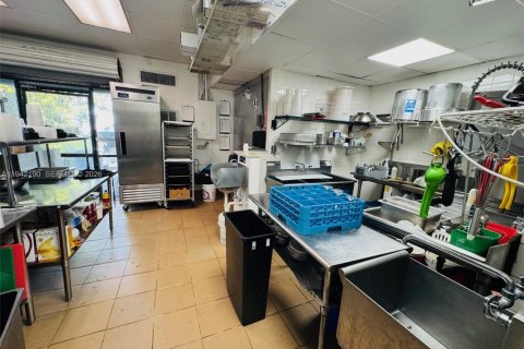 Propiedad comercial en venta en Deerfield Beach, Florida № 2000640 - foto 4