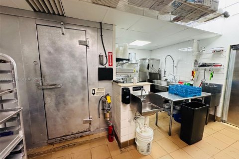 Propiedad comercial en venta en Deerfield Beach, Florida № 2000640 - foto 5