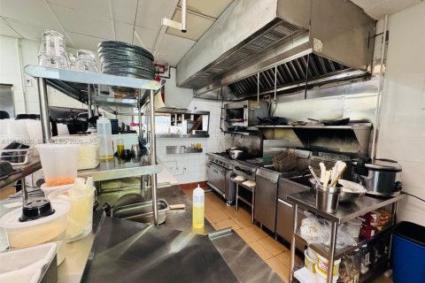 Propiedad comercial en venta en Deerfield Beach, Florida № 2000640 - foto 7