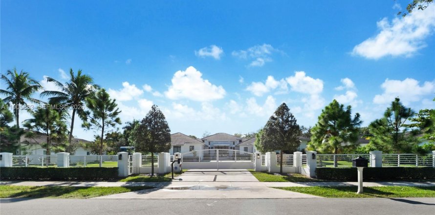 Casa en Pinecrest, Florida 6 dormitorios, 535.02 m2 № 1963395