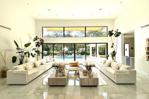 Casa en venta en Pinecrest, Florida, 6 dormitorios, 535.02 m2 № 1963395 - foto 1