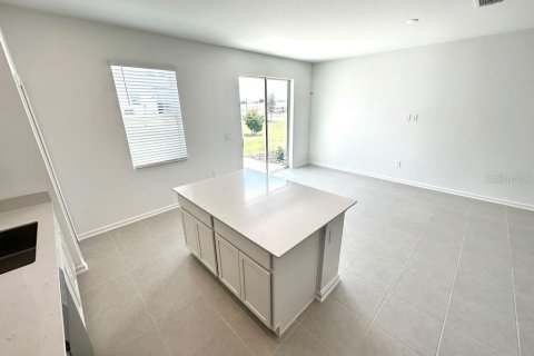 Townhouse in Clermont, Florida 3 bedrooms, 156.91 sq.m. № 2396226 - photo 12