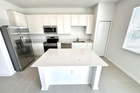 Townhouse in Clermont, Florida 3 bedrooms, 156.91 sq.m. № 2396226 - photo 8