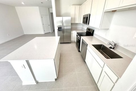 Townhouse in Clermont, Florida 3 bedrooms, 156.91 sq.m. № 2396226 - photo 9