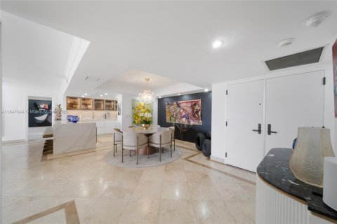 Condo in Miami, Florida, 2 bedrooms  № 1845599 - photo 7