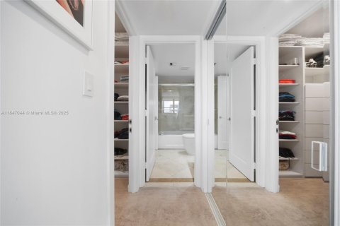Condo in Miami, Florida, 2 bedrooms  № 1845599 - photo 18