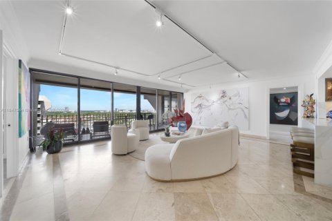 Condo in Miami, Florida, 2 bedrooms  № 1845599 - photo 11