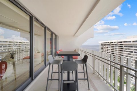 Condo in Miami, Florida, 2 bedrooms  № 1845599 - photo 27