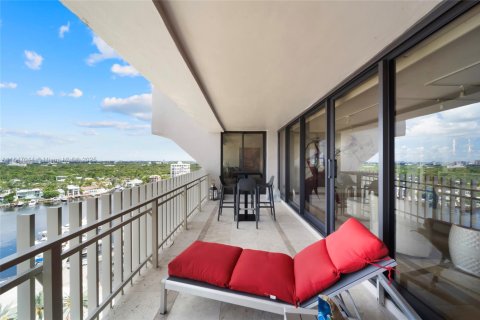 Condo in Miami, Florida, 2 bedrooms  № 1845599 - photo 26