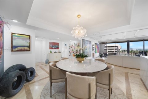 Condo in Miami, Florida, 2 bedrooms  № 1845599 - photo 3
