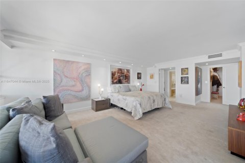 Condo in Miami, Florida, 2 bedrooms  № 1845599 - photo 14