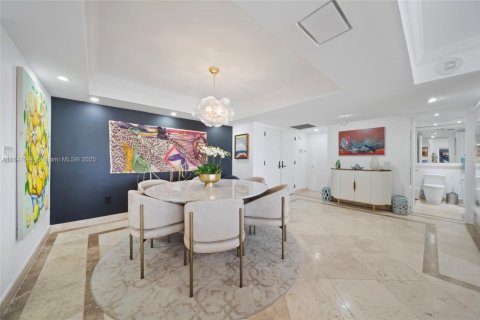 Condo in Miami, Florida, 2 bedrooms  № 1845599 - photo 4