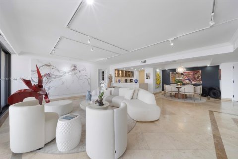 Condo in Miami, Florida, 2 bedrooms  № 1845599 - photo 5