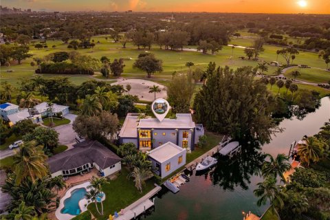 House in Miami Shores, Florida 5 bedrooms, 386.1 sq.m. № 1797020 - photo 3