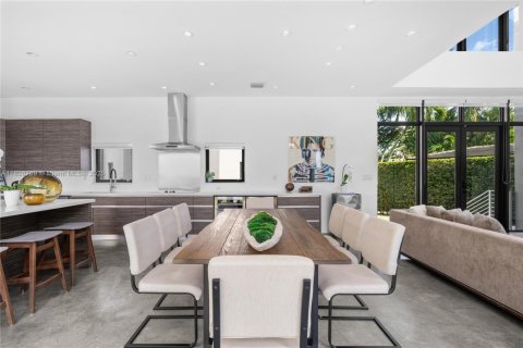 House in Miami Shores, Florida 5 bedrooms, 386.1 sq.m. № 1797020 - photo 16