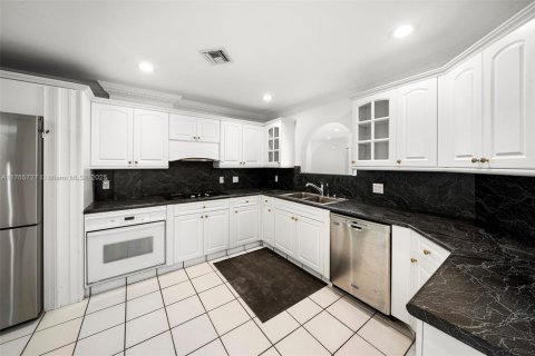 Villa ou maison à louer à Golden Beach, Floride: 4 chambres, 341.32 m2 № 1959840 - photo 22