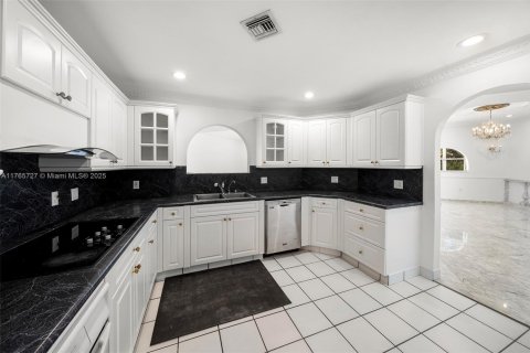 Villa ou maison à louer à Golden Beach, Floride: 4 chambres, 341.32 m2 № 1959840 - photo 23