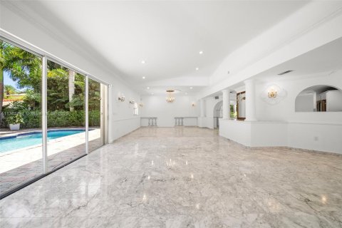 Villa ou maison à louer à Golden Beach, Floride: 4 chambres, 341.32 m2 № 1959840 - photo 17