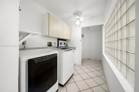 Villa ou maison à louer à Golden Beach, Floride: 4 chambres, 341.32 m2 № 1959840 - photo 28