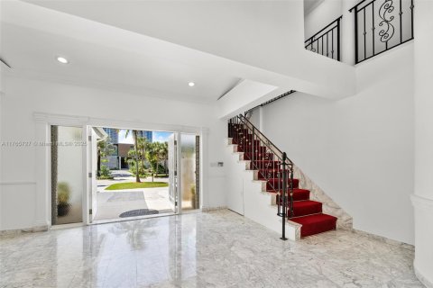 Villa ou maison à louer à Golden Beach, Floride: 4 chambres, 341.32 m2 № 1959840 - photo 14