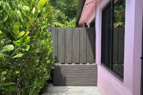 Villa ou maison à louer à Fort Lauderdale, Floride: 1 chambre, 138.52 m2 № 2376547 - photo 2
