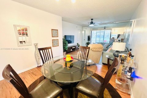 Copropriété à vendre à Sunrise, Floride: 2 chambres, 79.9 m2 № 2017654 - photo 8