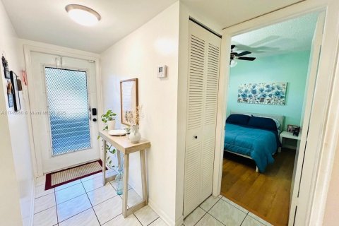 Copropriété à vendre à Sunrise, Floride: 2 chambres, 79.9 m2 № 2017654 - photo 4