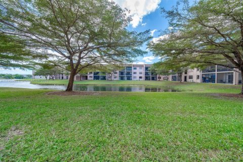 Copropriété à vendre à Sunrise, Floride: 2 chambres, 79.9 m2 № 2017654 - photo 29