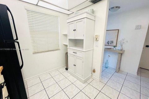 Copropriété à vendre à Sunrise, Floride: 2 chambres, 79.9 m2 № 2017654 - photo 6