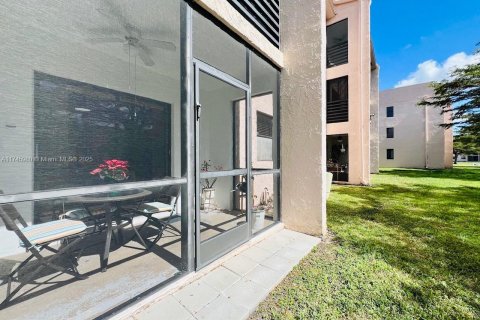 Copropriété à vendre à Sunrise, Floride: 2 chambres, 79.9 m2 № 2017654 - photo 26