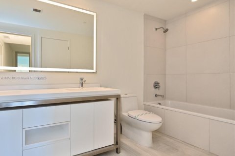 Condo in Sunrise, Florida, 2 bedrooms  № 1960570 - photo 7