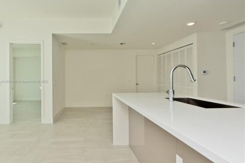 Condo in Sunrise, Florida, 2 bedrooms  № 1960570 - photo 2